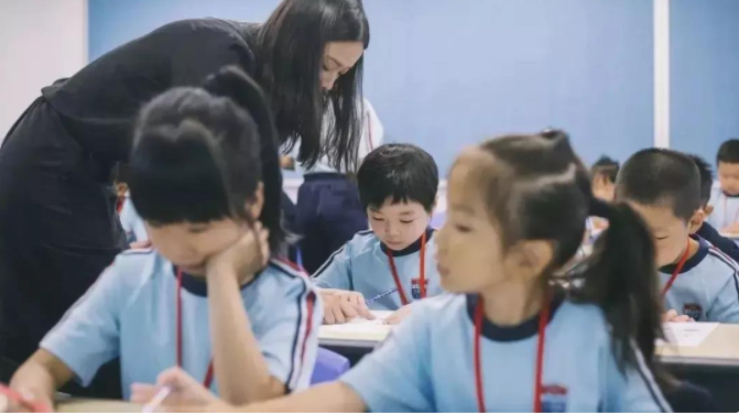 大陸移民香港的人數是多少（內地移居香港的總人數約有100萬）